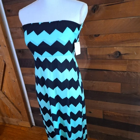 Charlotte Russe Sleavless Chevron Maxi Dress Size Medium - Picture 3 of 9
